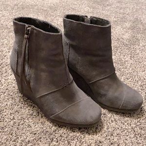 TOMS gray suede Desert Wedge 7 1/2